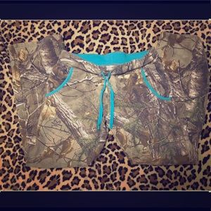 Realtree sweats, blue.